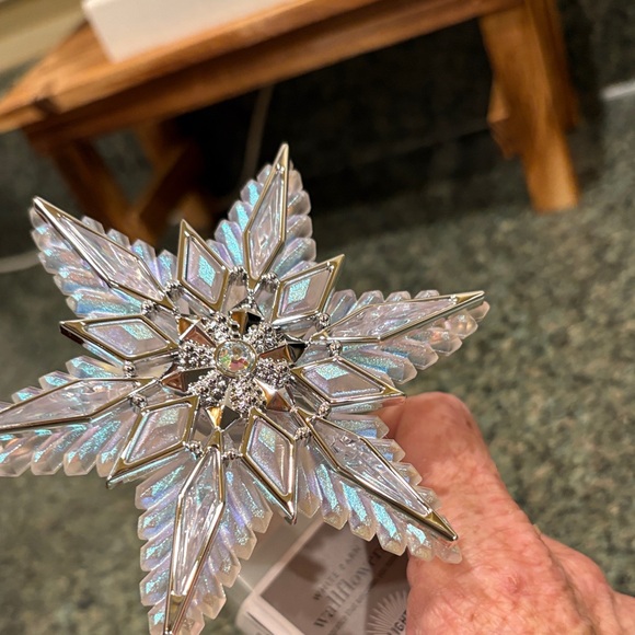 White Barn Silver and Blue Star Iredescent Plugin with a 24 hour light - Picture 5 of 6